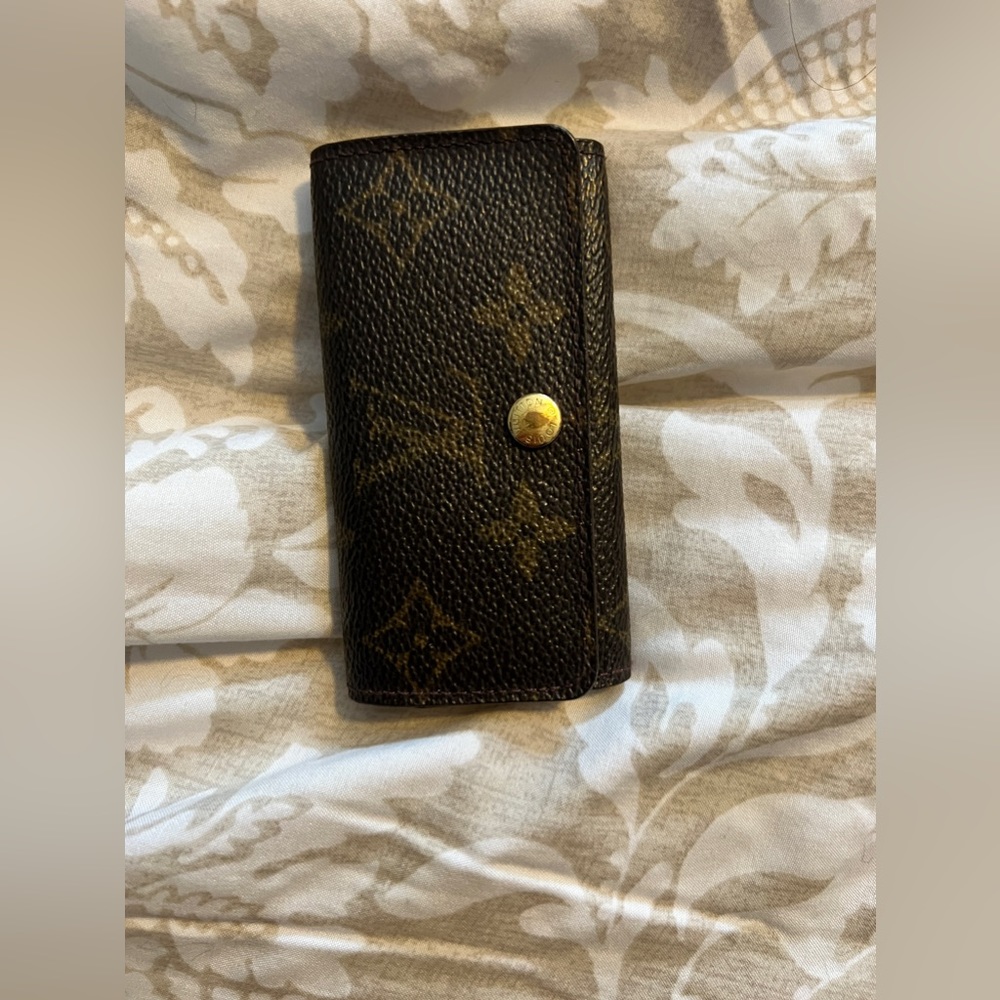 Louis Vuitton 4 key Holder